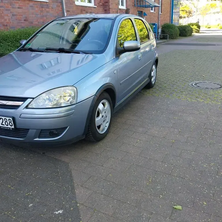 Używany Opel Corsa Enjoy 75 KM (55 kW) 2005 Szary Hatchback
