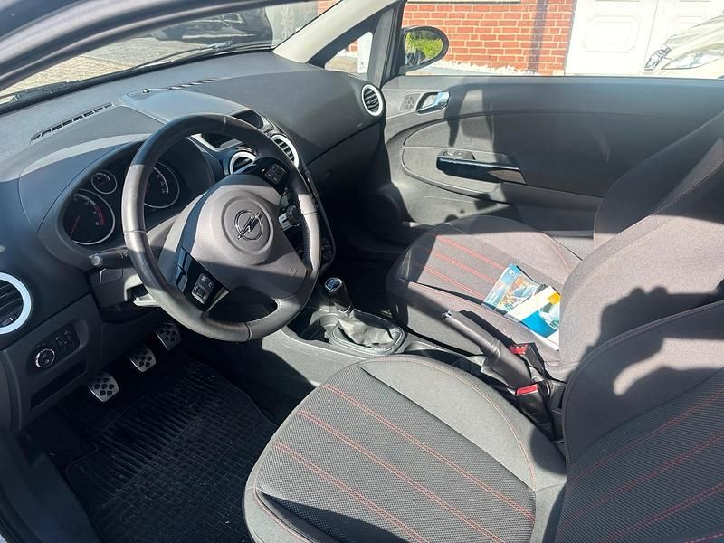 Gebraucht Opel Corsa 101 PS (74 kW) 2010 Weiß Kleinwagen