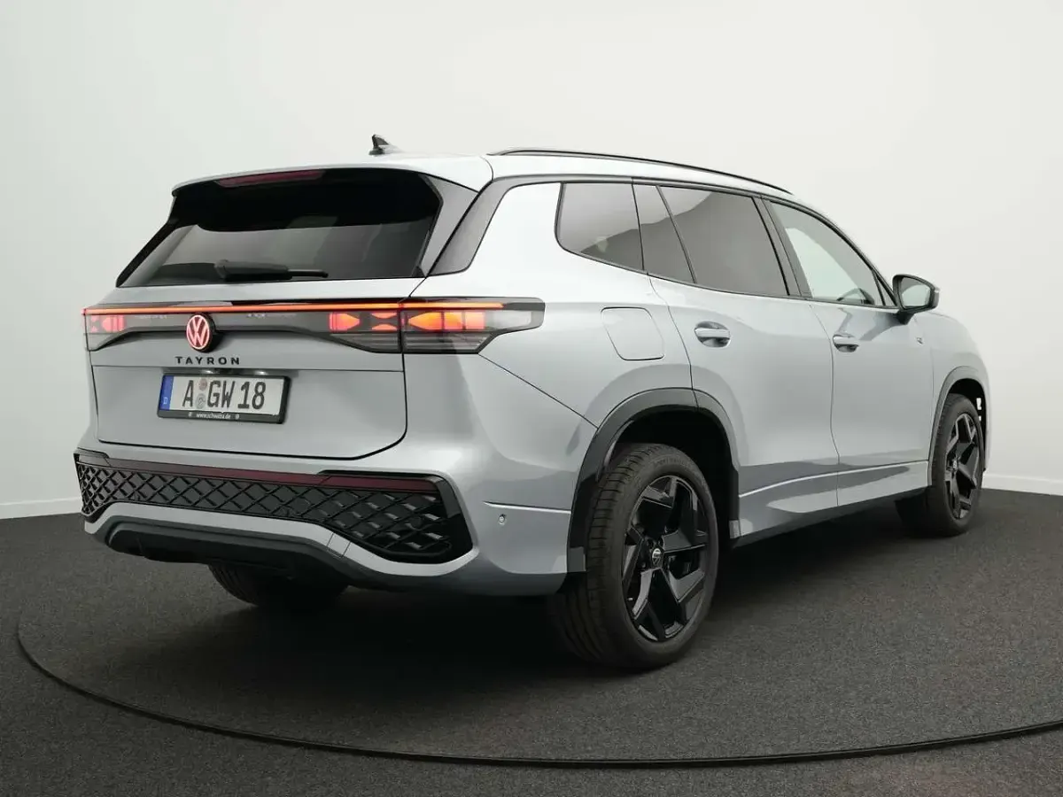 Gebraucht VW Tayron R-line 272 PS (200 kW) 2026 Oyster silver metallic SUV