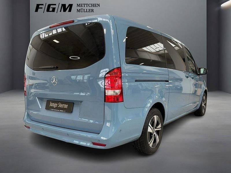 Gebraucht Mercedes V220 163 PS (119 kW) 2025 Vintageblau Van / Kleinbus