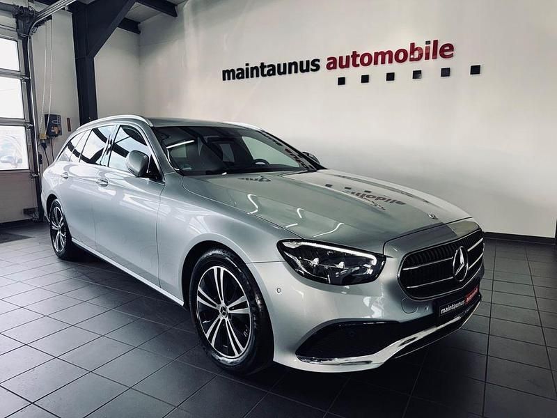 Silber Gebraucht 2021 Mercedes E200 Limousine | 33.900 € (Fairer Preis) - Bild 1/4