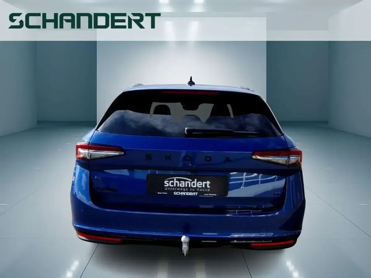 Neu Skoda Superb SportLine 204 PS (150 kW) 2026 Cobalt blau metallic Kombi