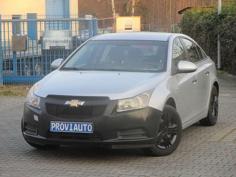 Gebraucht Chevrolet Cruze 113 PS (83 kW) 2011 Argon silber/ice silver (m2) Limousine