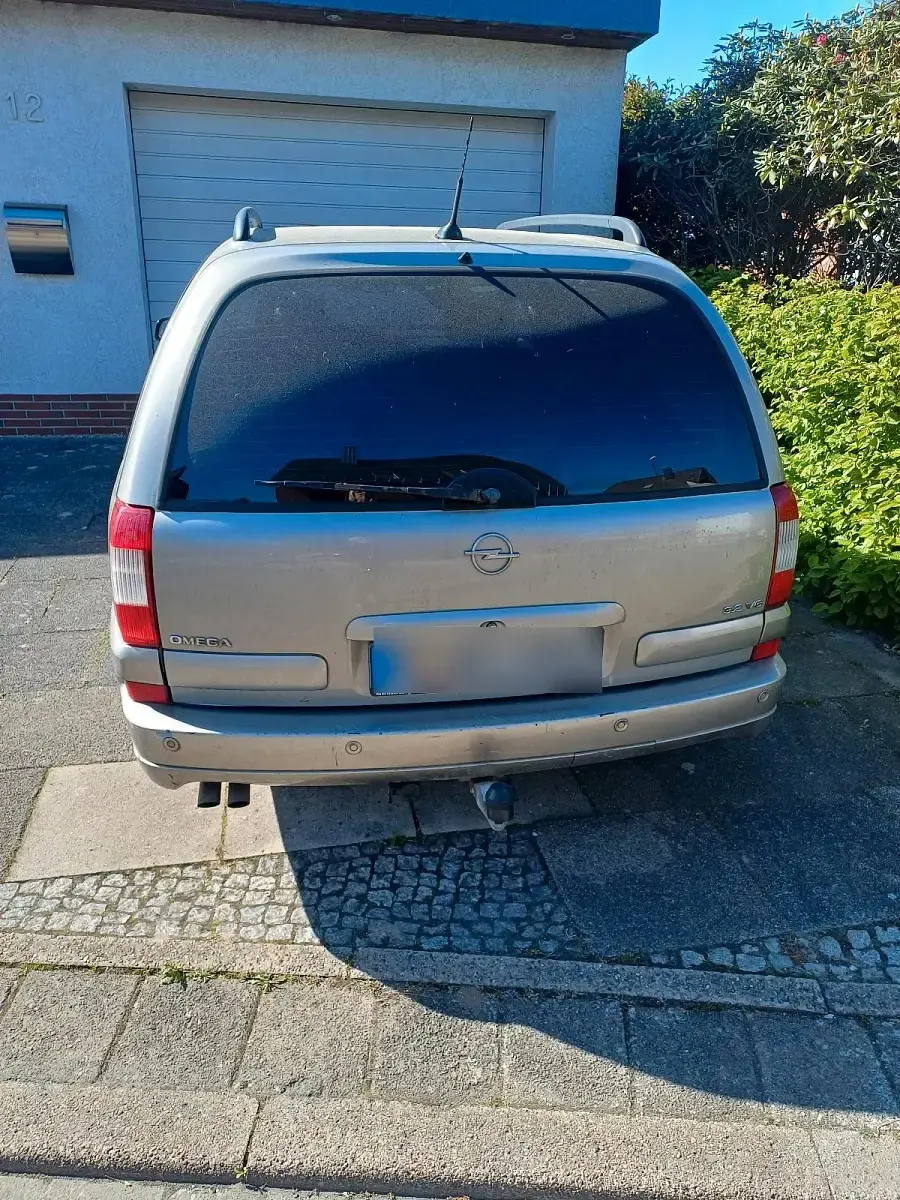 Second-hand Opel Omega 220 CP (161 kW) 2002 Andere farben Break