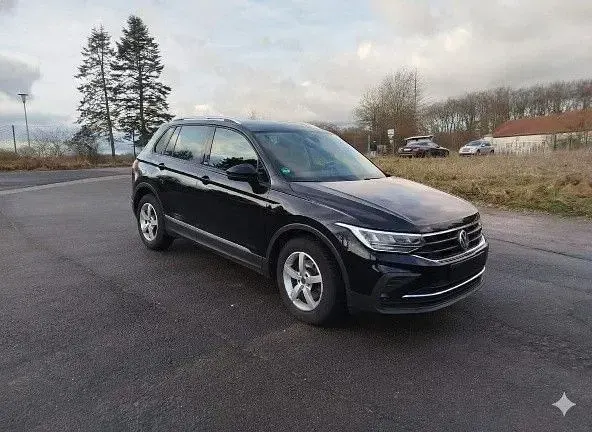 Gebraucht VW Tiguan Active 150 PS (110 kW) 2022 Schwarz SUV