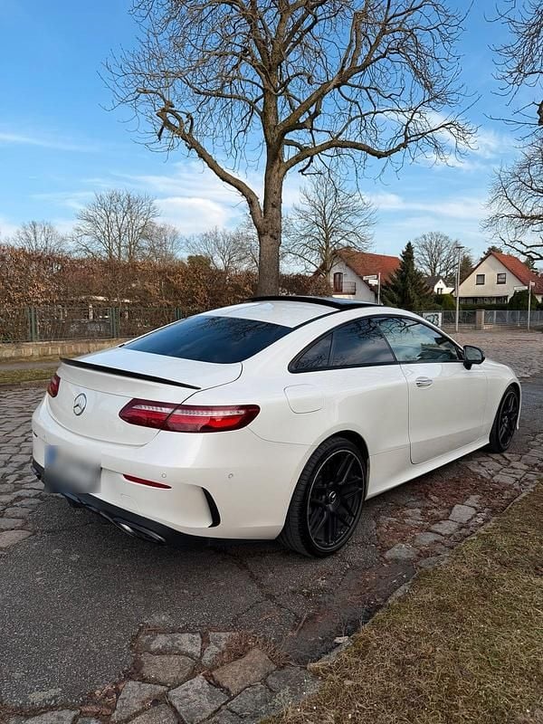 Gebraucht Mercedes E350 AMG 286 PS (210 kW) 2019 Weiß Coupé