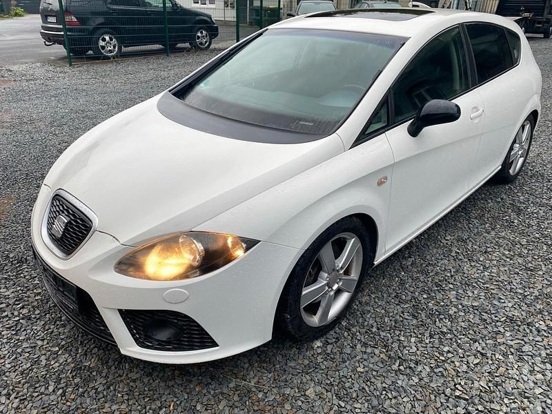 Weiß Gebraucht 2008 Seat Leon FR Limousine | 3.799 € (Fairer Preis) - Bild 1/4