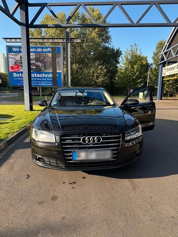 Schwarz Gebraucht 2015 Audi A8 Comfort Limousine | 27.000 € (Teuer) - Bild 1/4