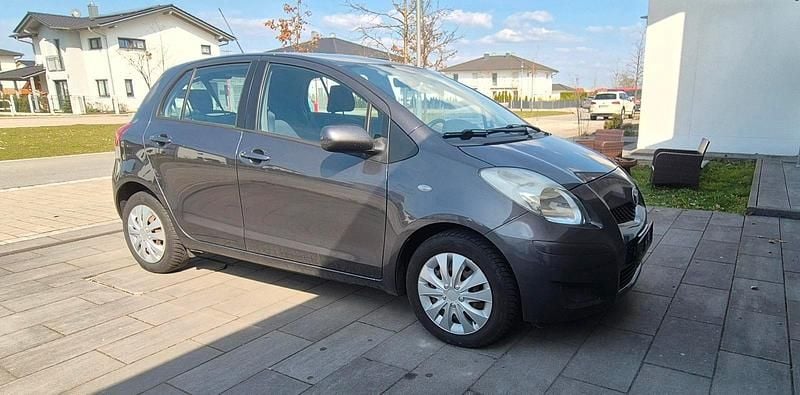 Gebraucht Toyota Yaris 133 PS (97 kW) 2009 Grau Kleinwagen