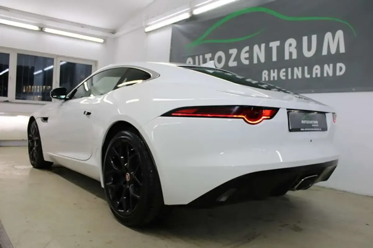 Używany Jaguar F-Type 300 KM (220 kW) 2018 Biały Coupe