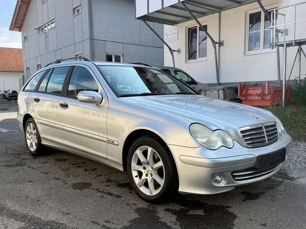 Gebraucht Mercedes C200 163 PS (119 kW) 2004 Silber Limousine