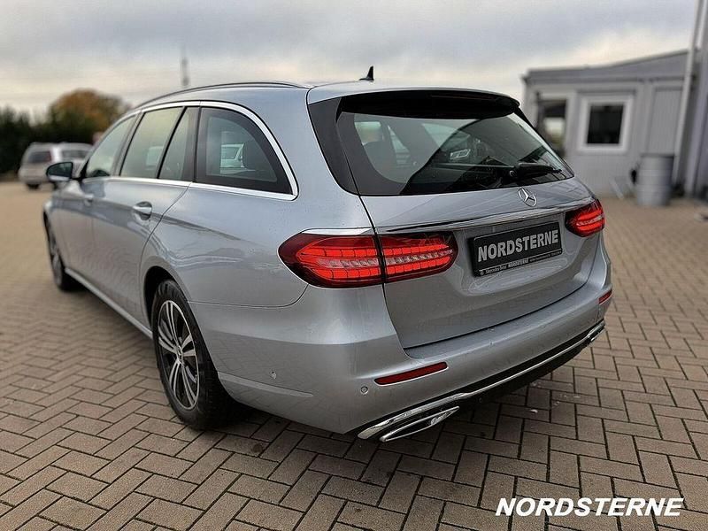 Gebraucht Mercedes E220 Avantgarde 200 PS (147 kW) 2022 Lack hightechsilber Kombi