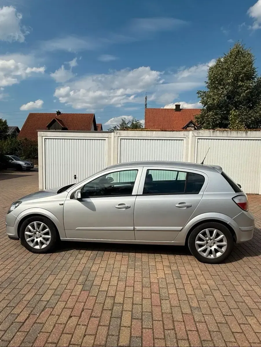 Gebraucht Opel Astra 90 PS (66 kW) 2004 Silber Kleinwagen