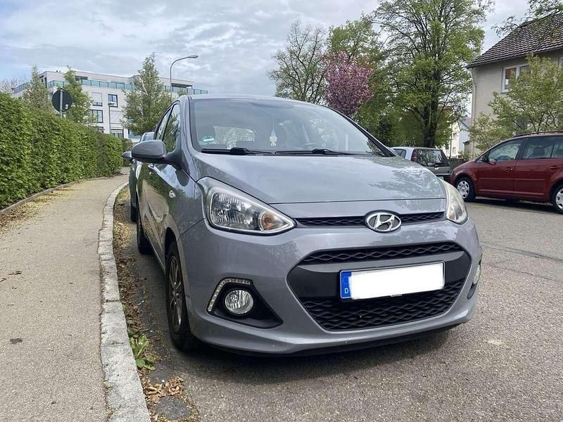 Grau Gebraucht 2014 Hyundai i10 Edition Kleinwagen | 5.000 € (Fairer Preis) - Bild 1/4