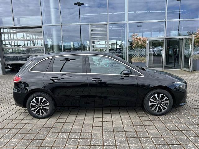 Gebraucht Mercedes B200 Progressive 150 PS (110 kW) 2022 Unilack nachtschwarz Van / Kleinbus