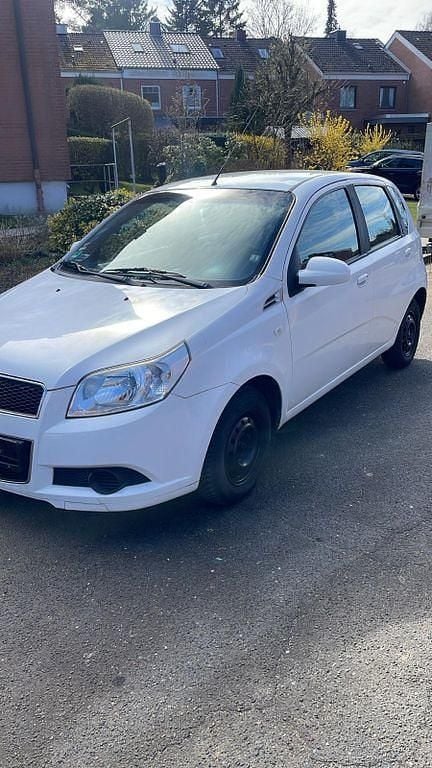 Gebraucht Chevrolet Aveo 84 PS (61 kW) 2010 Weiß Limousine