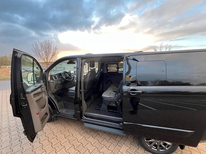 Gebraucht Ford Tourneo Titanium 185 PS (136 kW) 2021 Schwarz Van / Kleinbus