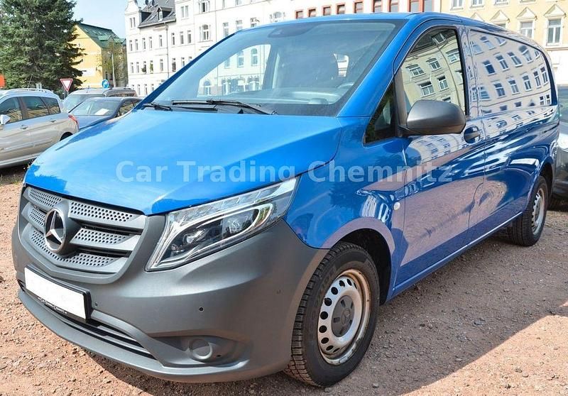 Blau Gebraucht 2016 Mercedes Vito Van / Kleinbus | 14.999 € (Fairer Preis) - Bild 1/4