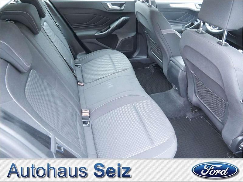 Gebraucht Ford Focus Cool & Connect 125 PS (91 kW) 2021 Grau / magnetic grau (metallic) Kombi