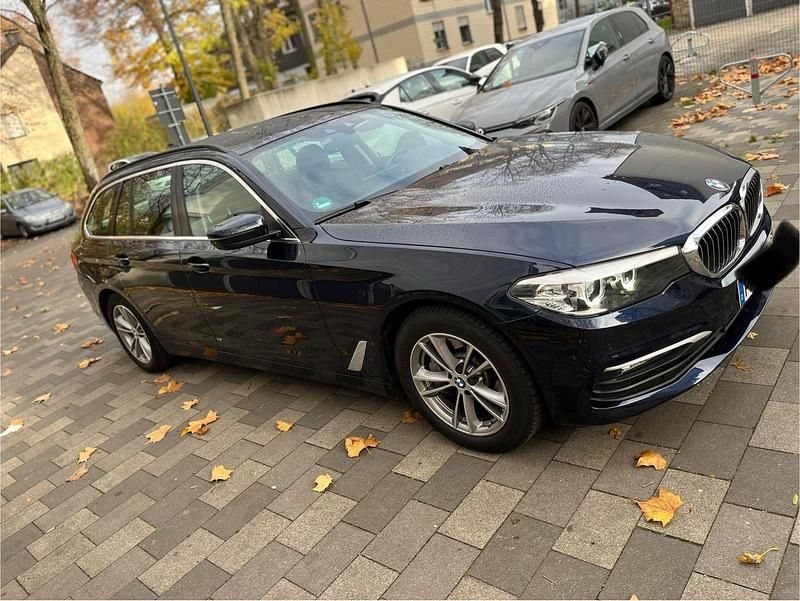 Gebraucht BMW 530 265 PS (194 kW) 2019 Blau Kombi