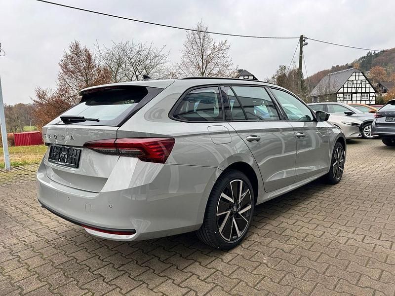 Neu Skoda Octavia Selection 150 PS (110 kW) 2025 Grau Kombi