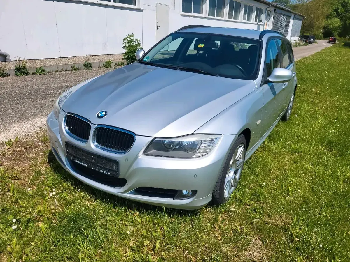 Gebraucht BMW 318 143 PS (105 kW) 2011 Silber Kombi