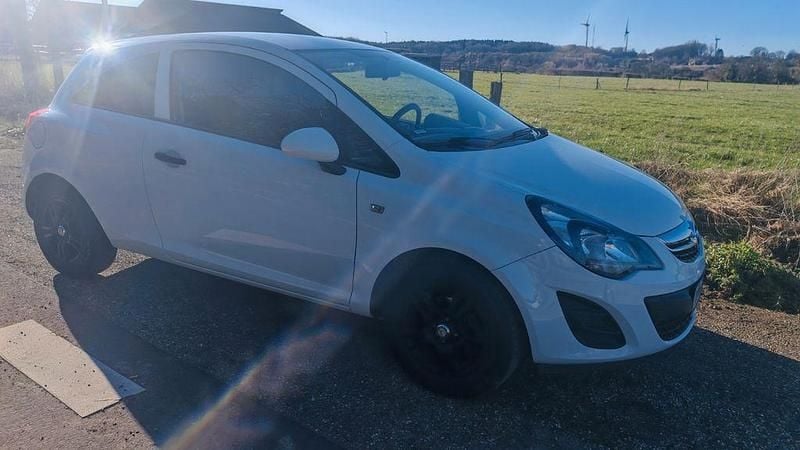 Gebraucht Opel Corsa Selection 69 PS (50 kW) 2014 Weiß Kleinwagen