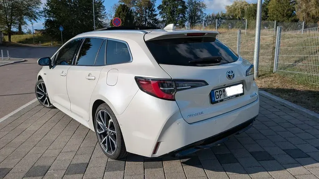 Gebraucht Toyota Corolla Lounge 184 PS (135 kW) 2019 Weiß Limousine