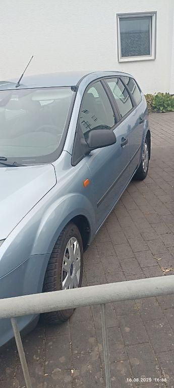 Blau Gebraucht 2006 Ford Focus Kombi | 800 € (Superpreis) - Bild 1/4