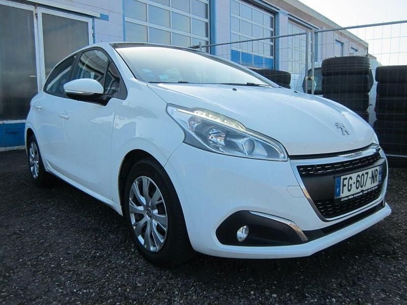 Gebraucht Peugeot 208 Active 83 PS (61 kW) 2019 Weiß Kleinwagen