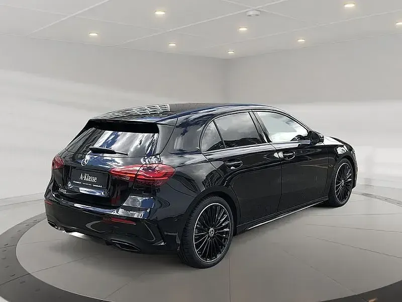 Gebraucht Mercedes A200 163 PS (119 kW) 2026 Schwarz kosmosschwarz metallic Limousine