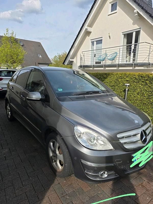 Gebraucht Mercedes B180 109 PS (80 kW) 2009 Grau Van / Kleinbus