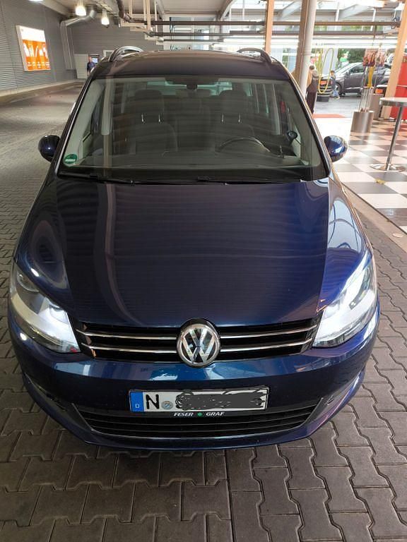 Blau Gebraucht 2017 VW Sharan Comfortline Van / Kleinbus | 22.500 € (Fairer Preis) - Bild 1/4
