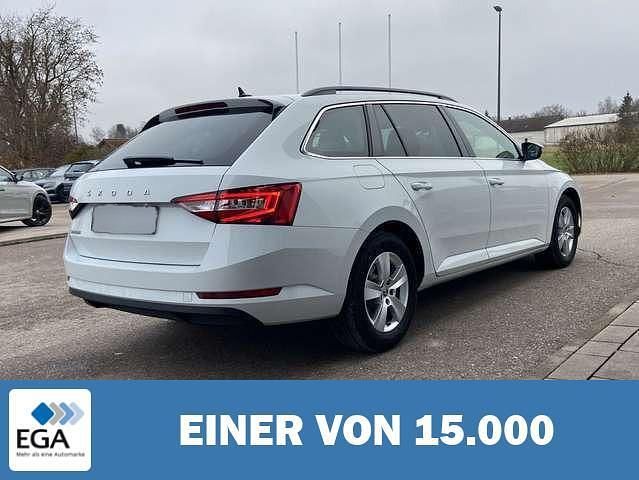 Gebraucht Skoda Superb 150 PS (110 kW) 2022 Weiß metallic Kombi