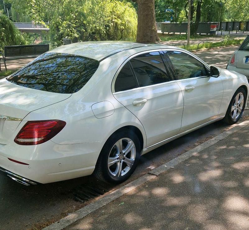Gebraucht Mercedes E220 Avantgarde 194 PS (142 kW) 2016 Weiß Limousine