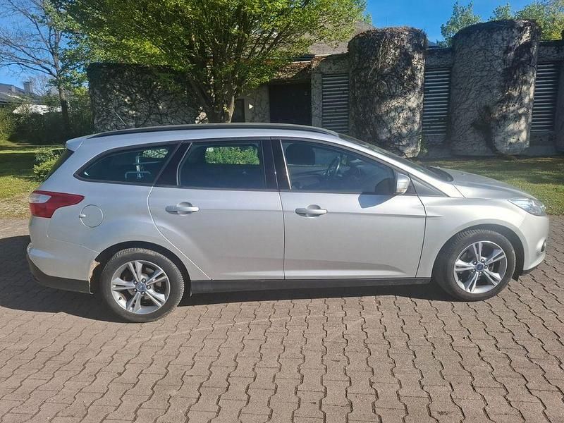 Usata Ford Focus 125 CV (91 kW) 2014 Argento Berlina