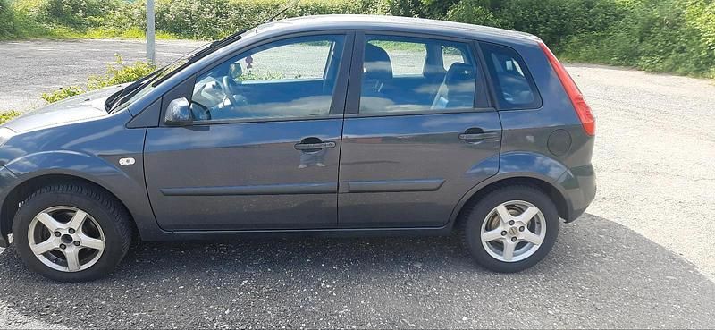 Blau Gebraucht 2008 Ford Fiesta Kleinwagen | 1.000 € - Bild 1/4