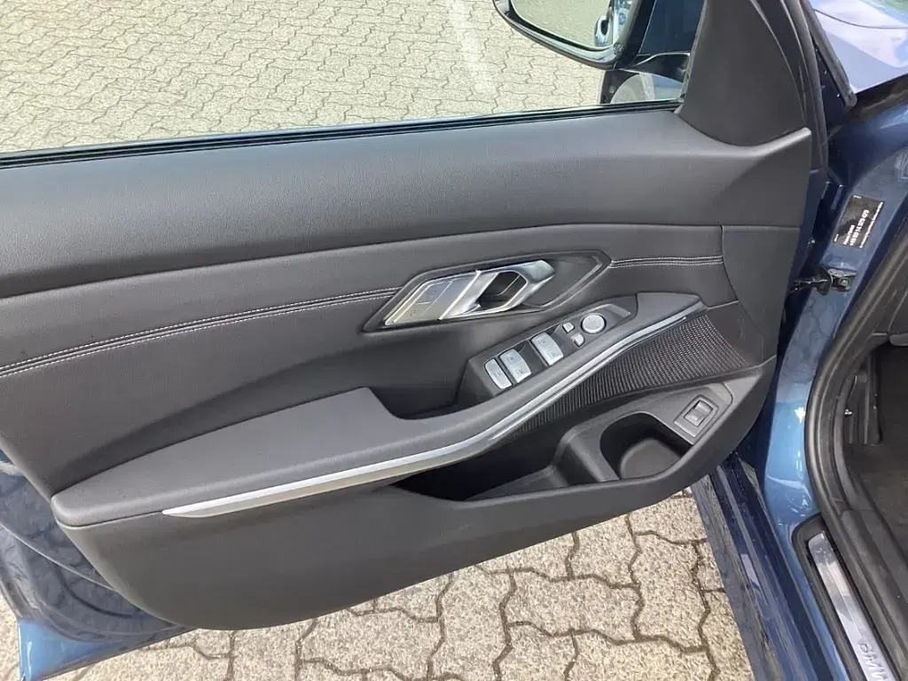 Gebraucht BMW 318 Sport Line 156 PS (114 kW) 2025 Arctic race blue metallic Kombi