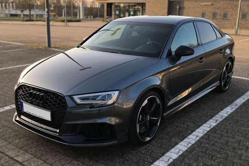 Gebraucht Audi RS3 Comfort 400 PS (294 kW) 2018 Grau Limousine