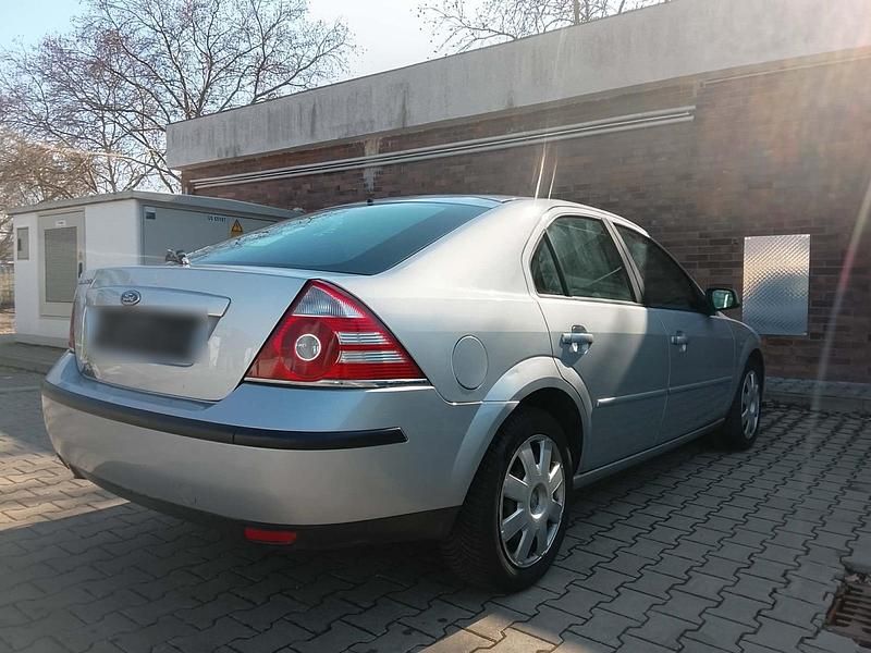 Gebraucht Ford Mondeo 125 PS (91 kW) 2005 Silber Limousine