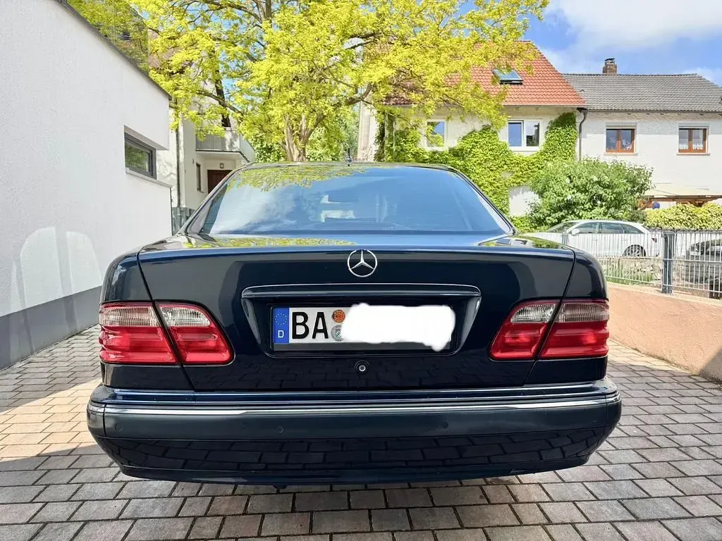Używany Mercedes E220 Elegance 143 KM (105 kW) 2001 Sedan/Limuzyna