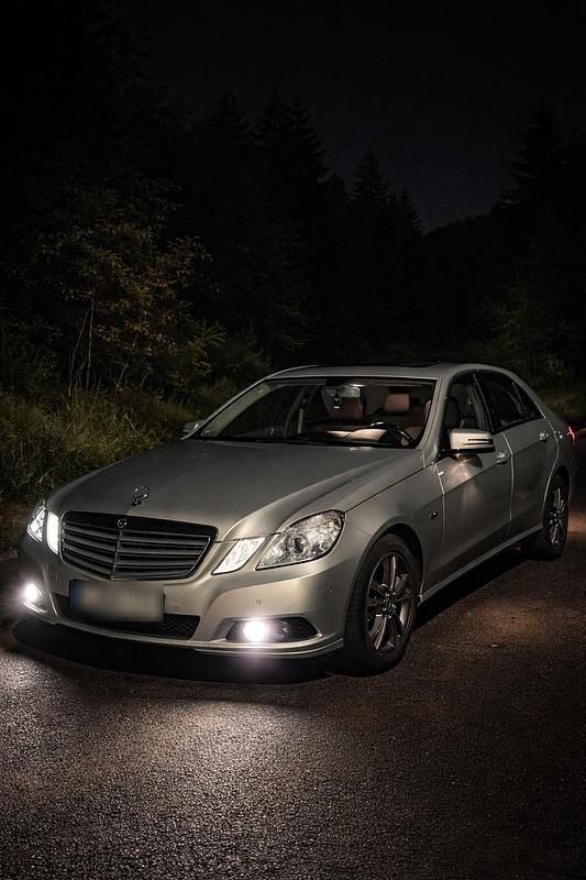 Gebraucht Mercedes E200 136 PS (100 kW) 2010 Silber Limousine