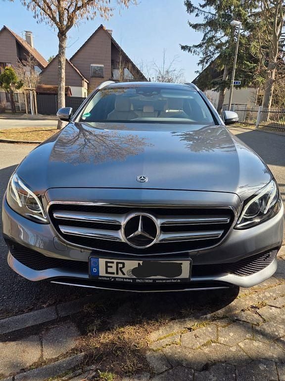 Gebraucht Mercedes E220 194 PS (142 kW) 2018 Grau Limousine