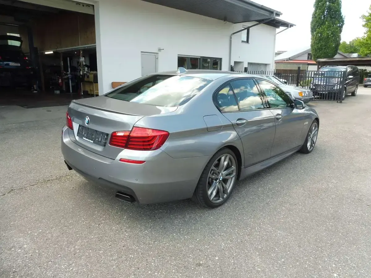 Gebraucht BMW M550 381 PS (280 kW) 2015 Spacegrau metallic Limousine