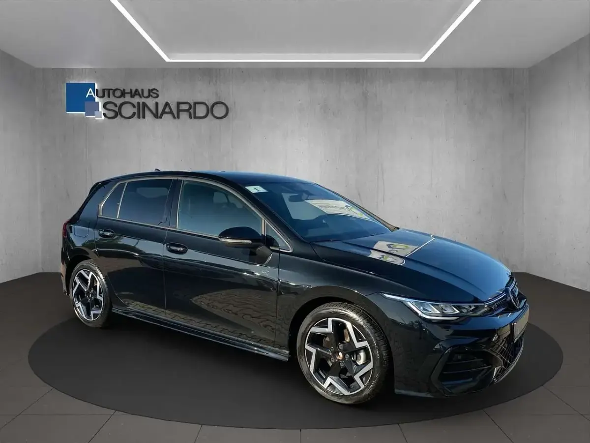 Gebraucht VW Golf VIII R-line 150 PS (110 kW) 2025 Schwarz Limousine