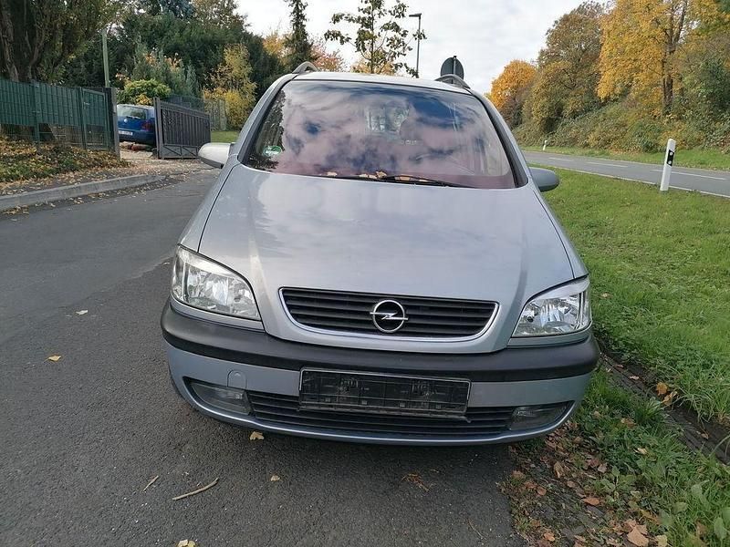 Silber Gebraucht 2001 Opel Zafira Elegance Van / Kleinbus | 2.170 € (Fairer Preis) - Bild 1/4
