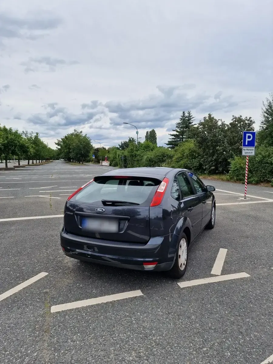 Usata Ford Focus 101 CV (74 kW) 2006 Blu Utilitaria