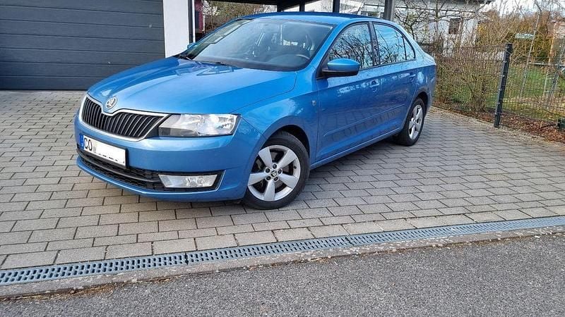 Gebraucht Skoda Rapid Ambition 105 PS (77 kW) 2012 Blau Kleinwagen