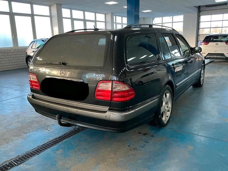 Gebraucht Mercedes E320 225 PS (165 kW) 2001 Schwarz Kombi