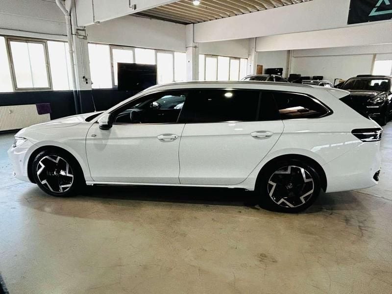 Gebraucht VW Passat R-line 150 PS (110 kW) 2025 Weiß Kombi